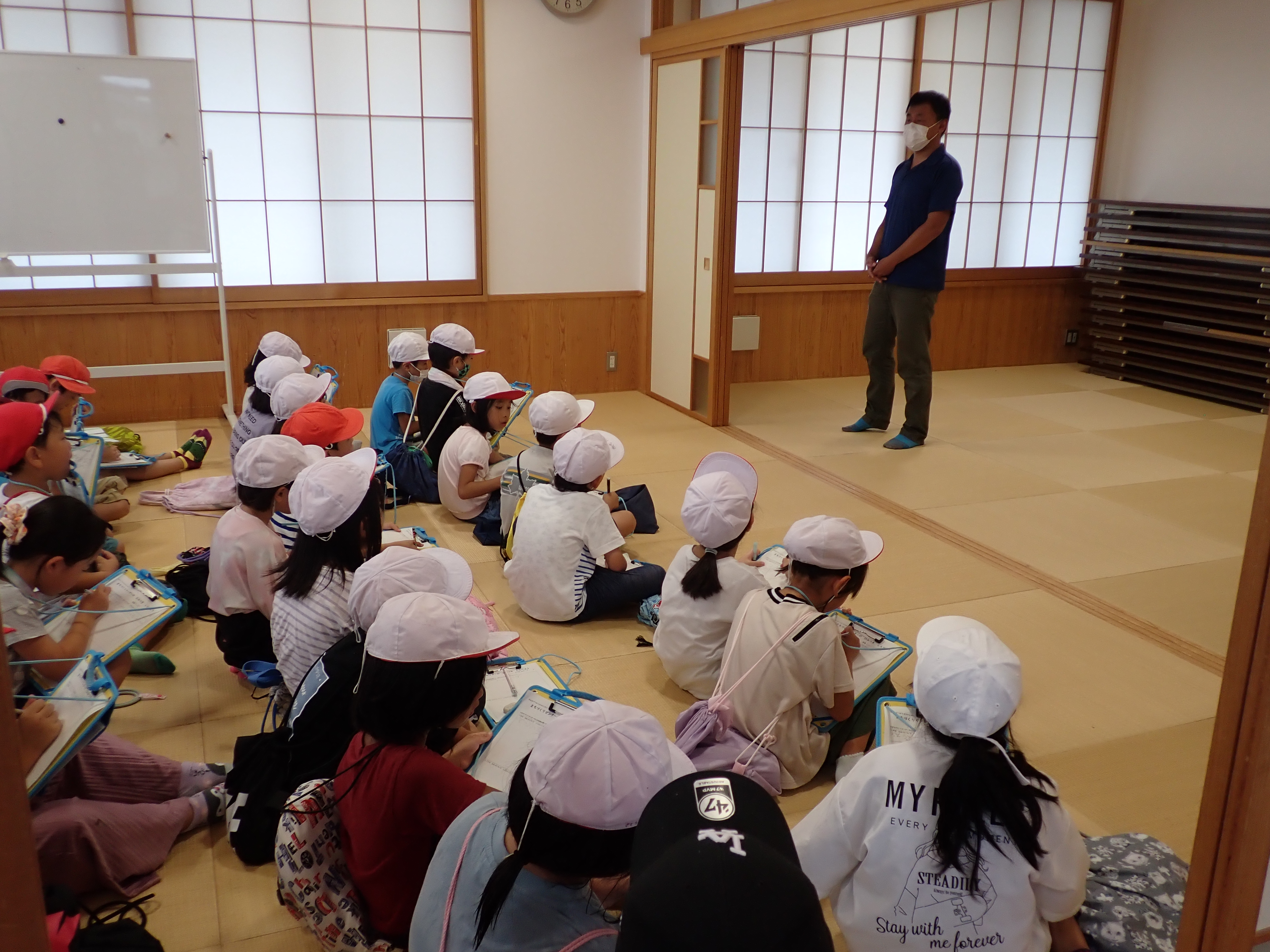 施設見学の様子