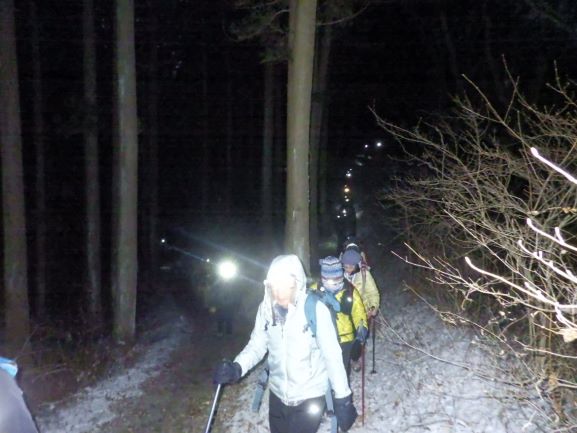 右側が丸森側からの登山者