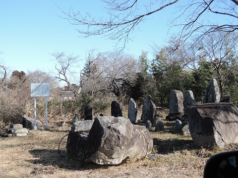 岩城鶴供養碑