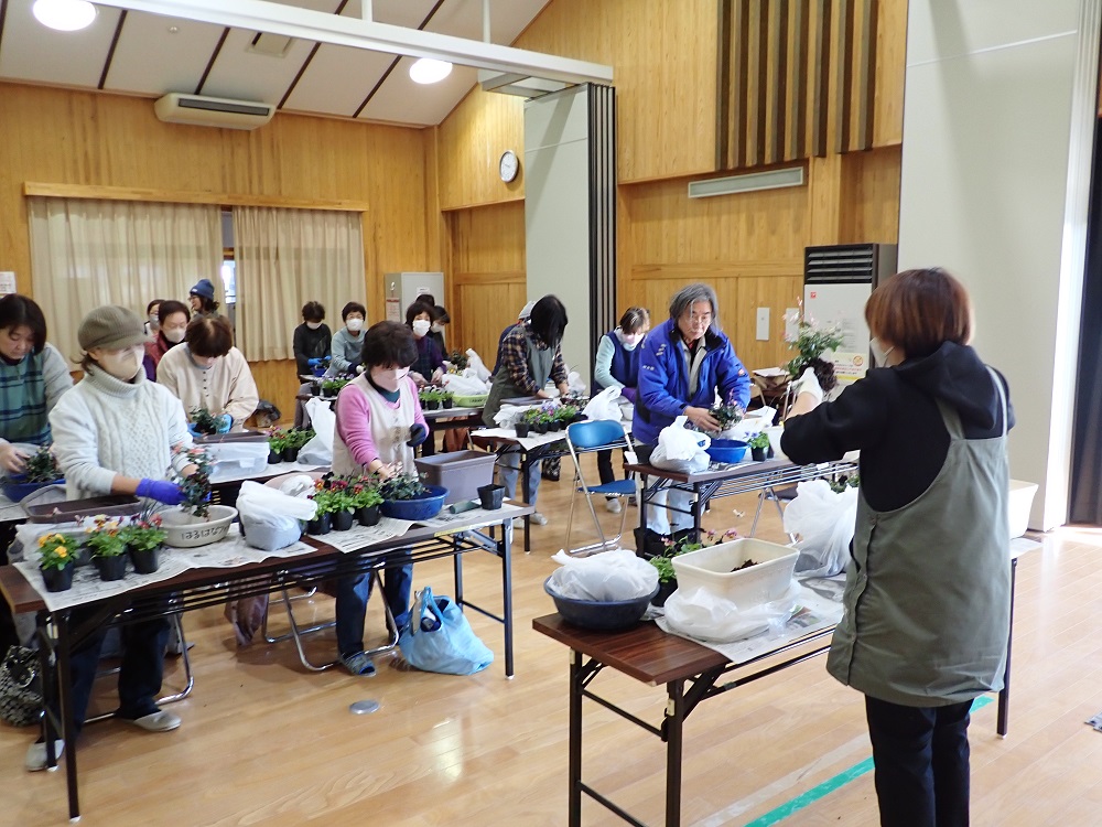 寄せ植え教室の様子