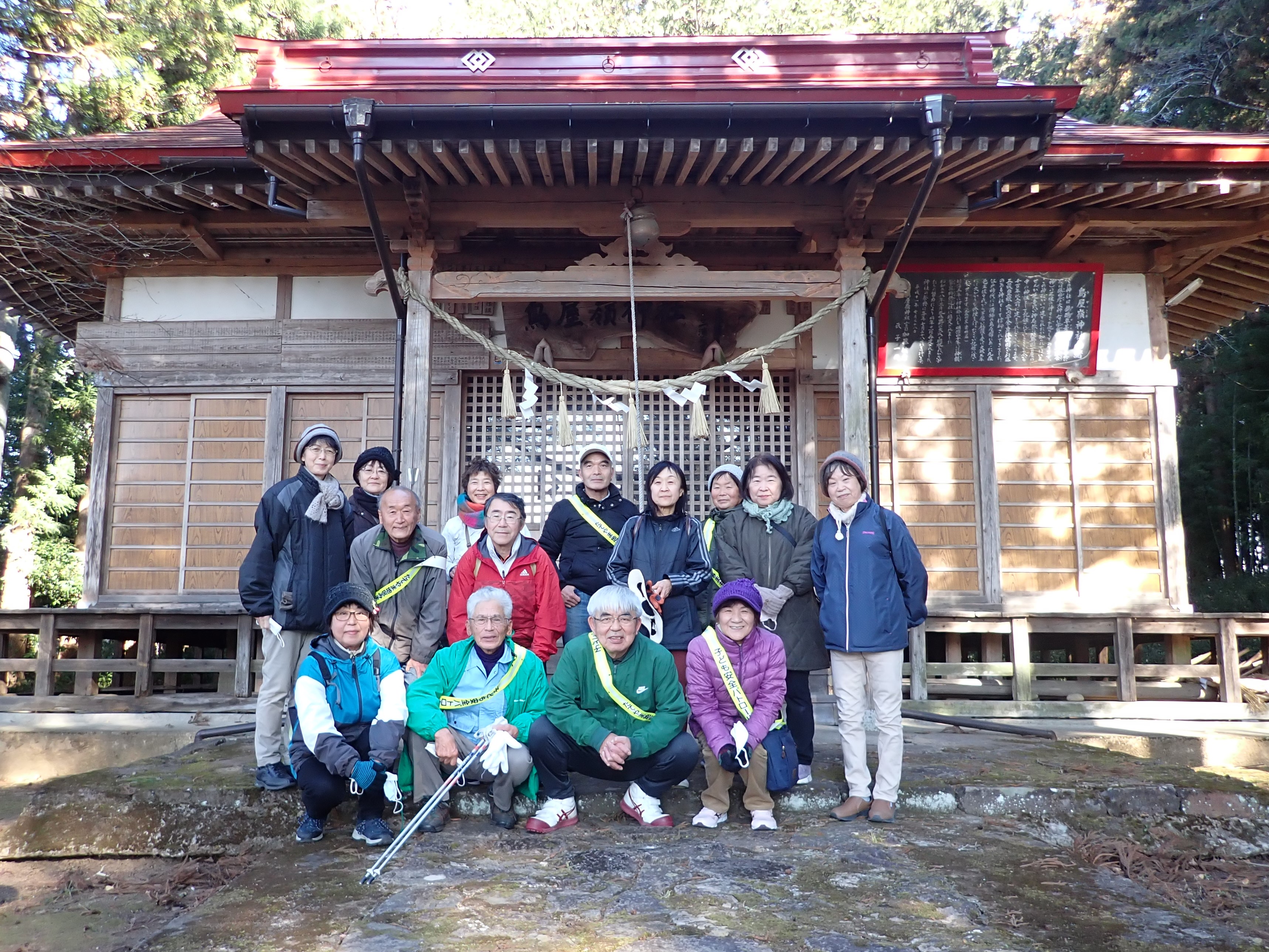 鳥屋嶺神社前にて撮影