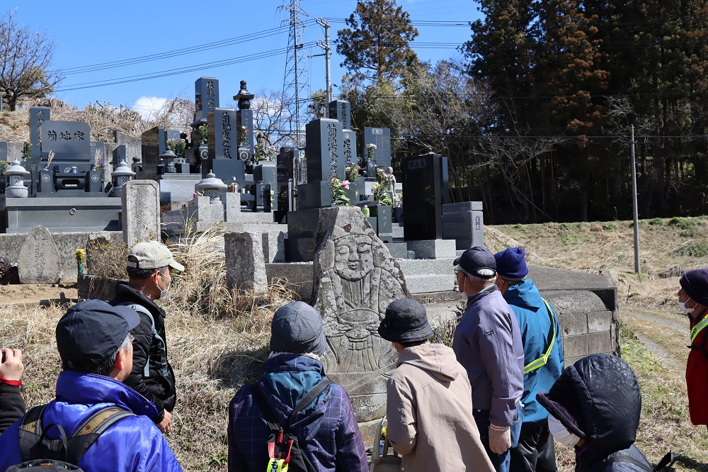 座頭供養の碑