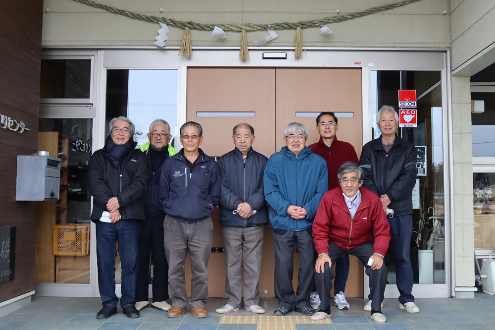 玄関前で記念撮影