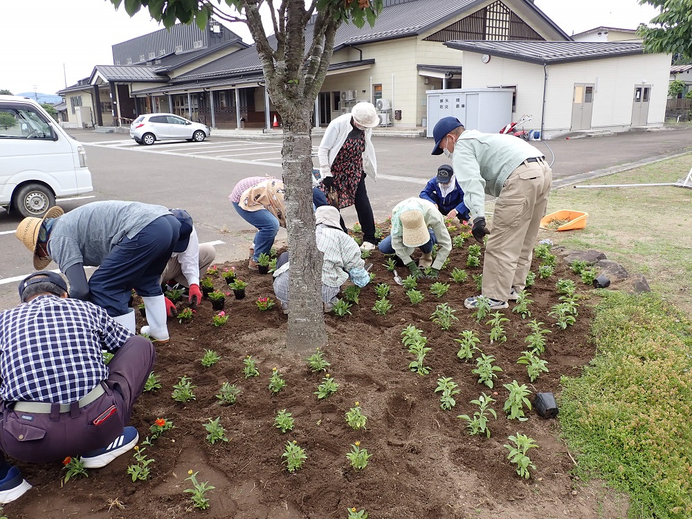 まちセン花壇整備の様子