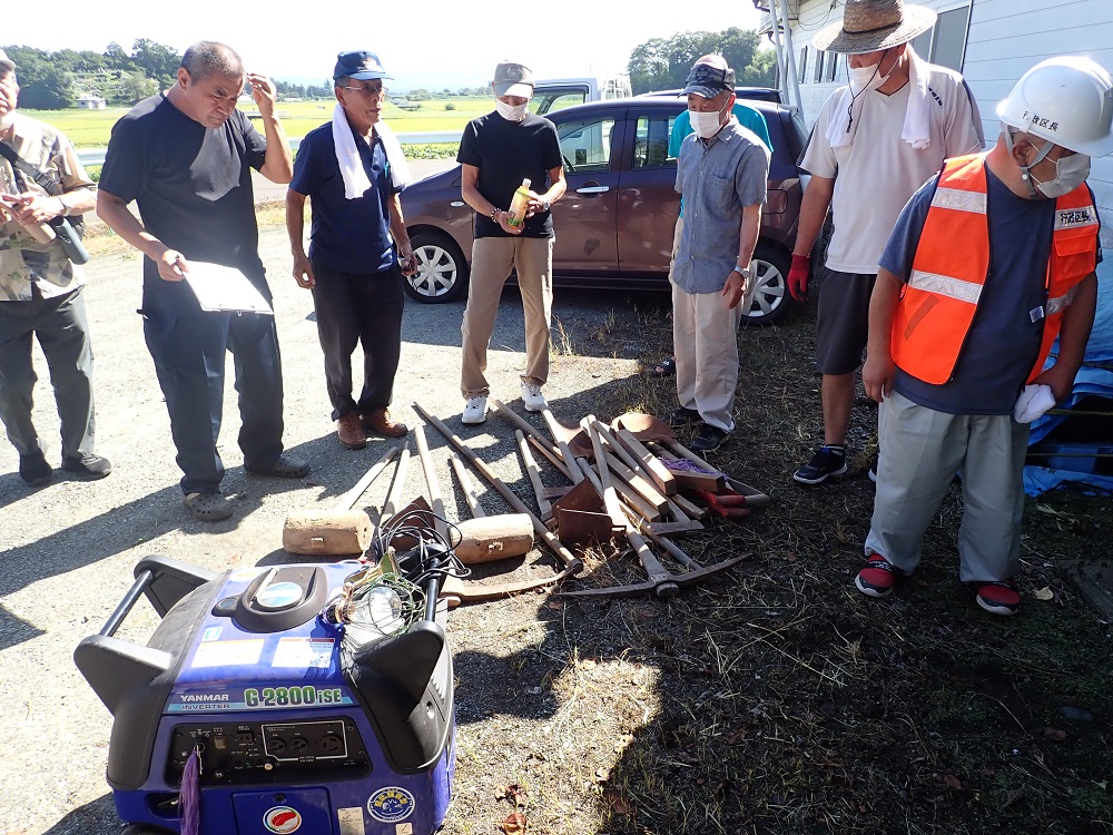 防災備品を点検中