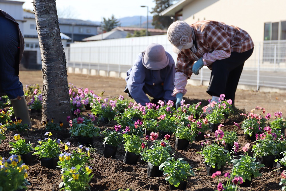 施設内の花壇に植栽