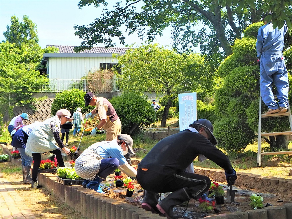 北丸森駅の花壇を整備