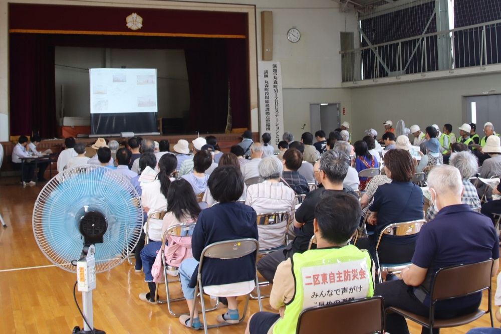 舘小体育館にて防災講演
