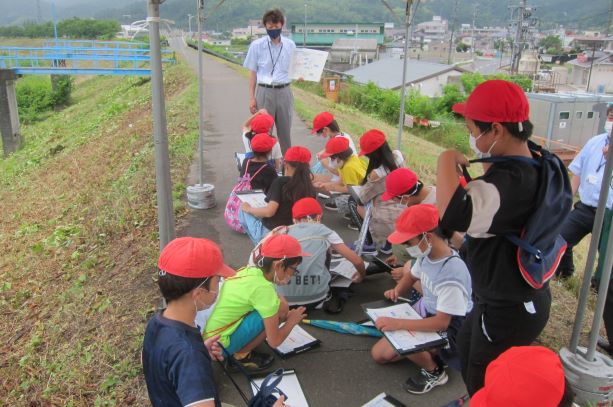 ５年防災学習「内川堤防見学」