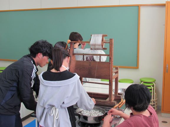 6年生:卒業証書づくり