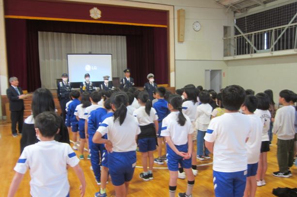 交通安全教室:中学年