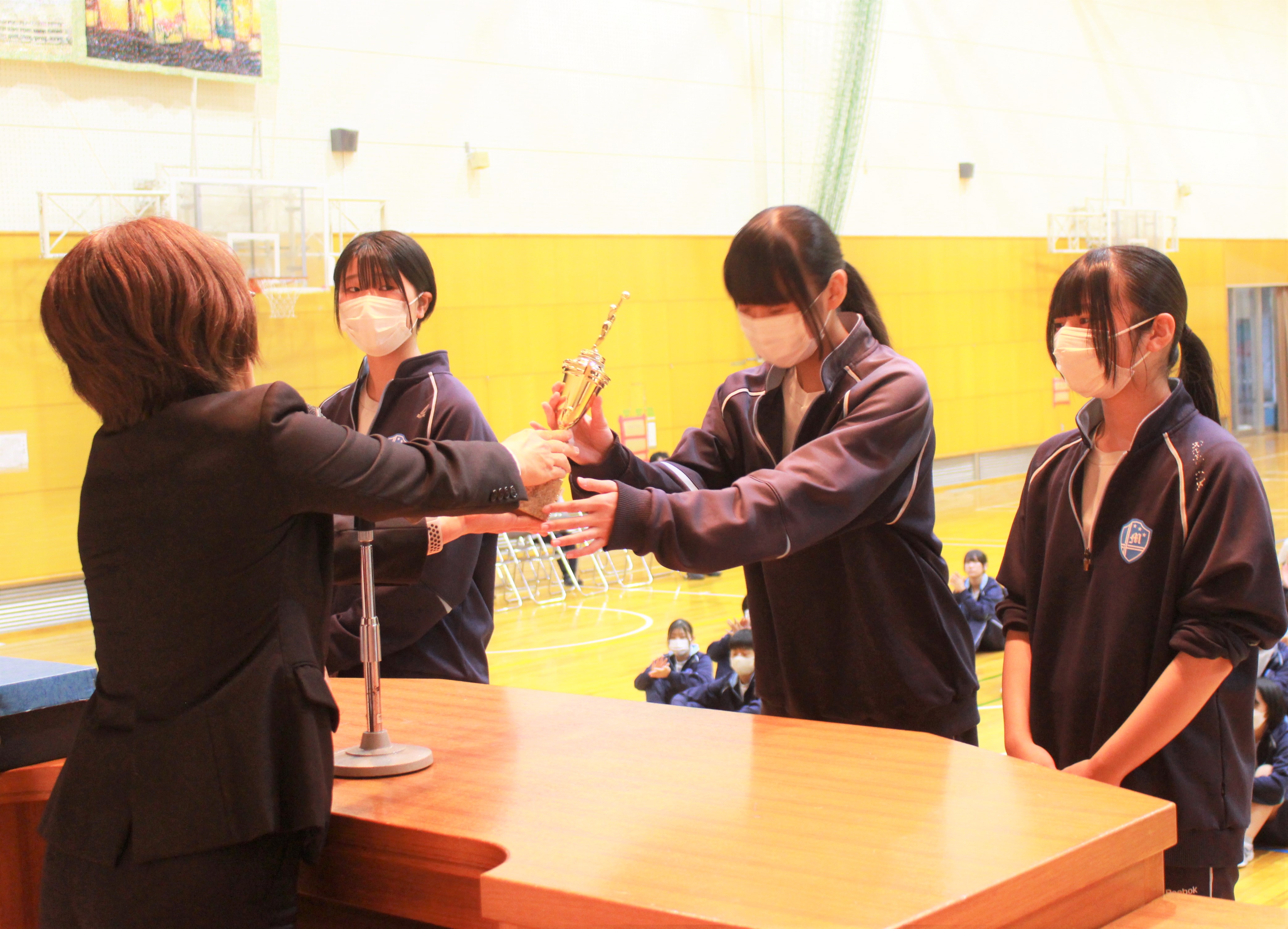 女バス