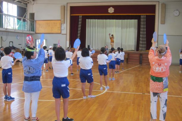 ５年生：仙台すずめ踊り練習①