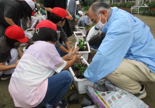 人権の花植え