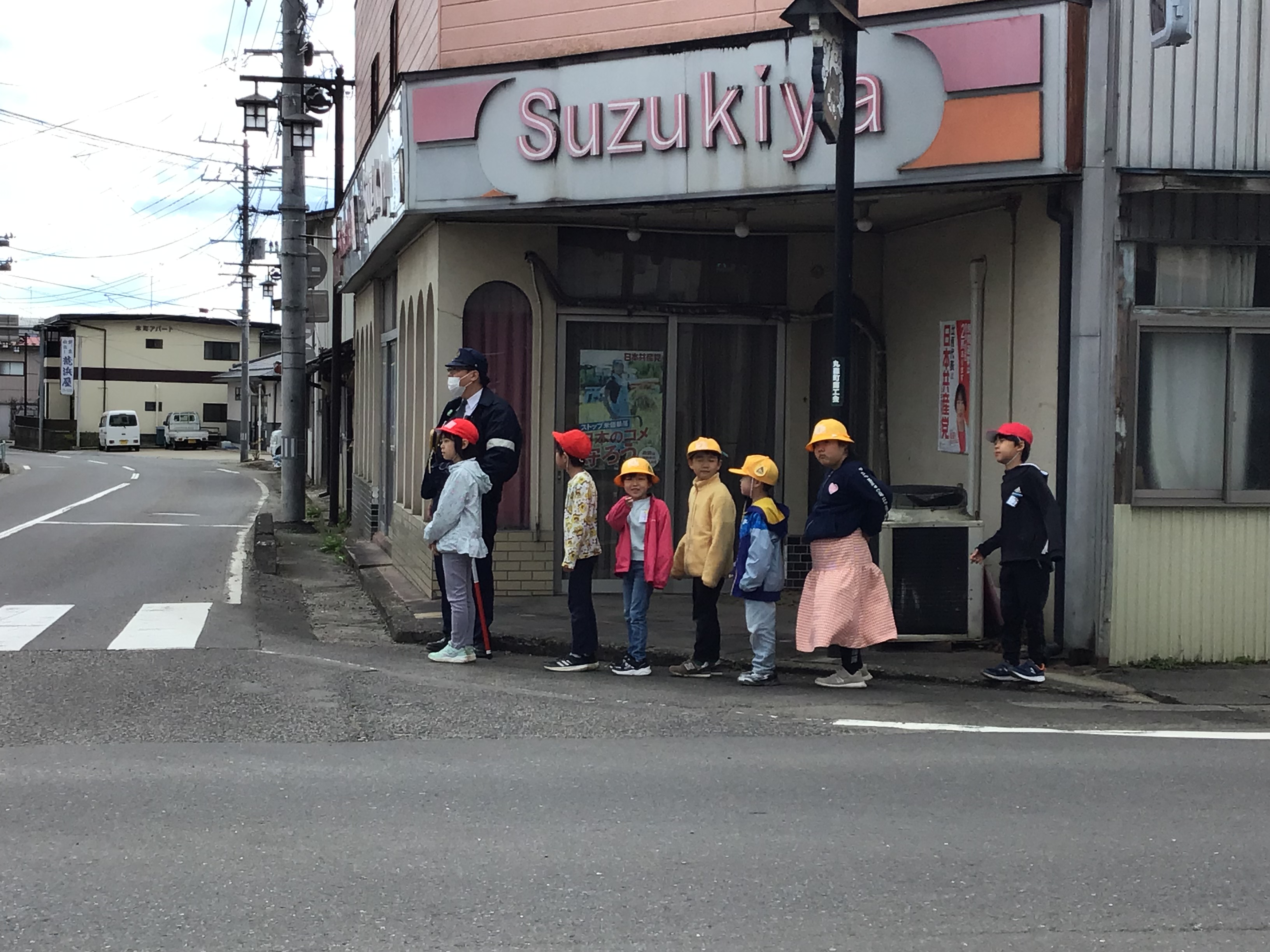 並んでしっかり待ちます