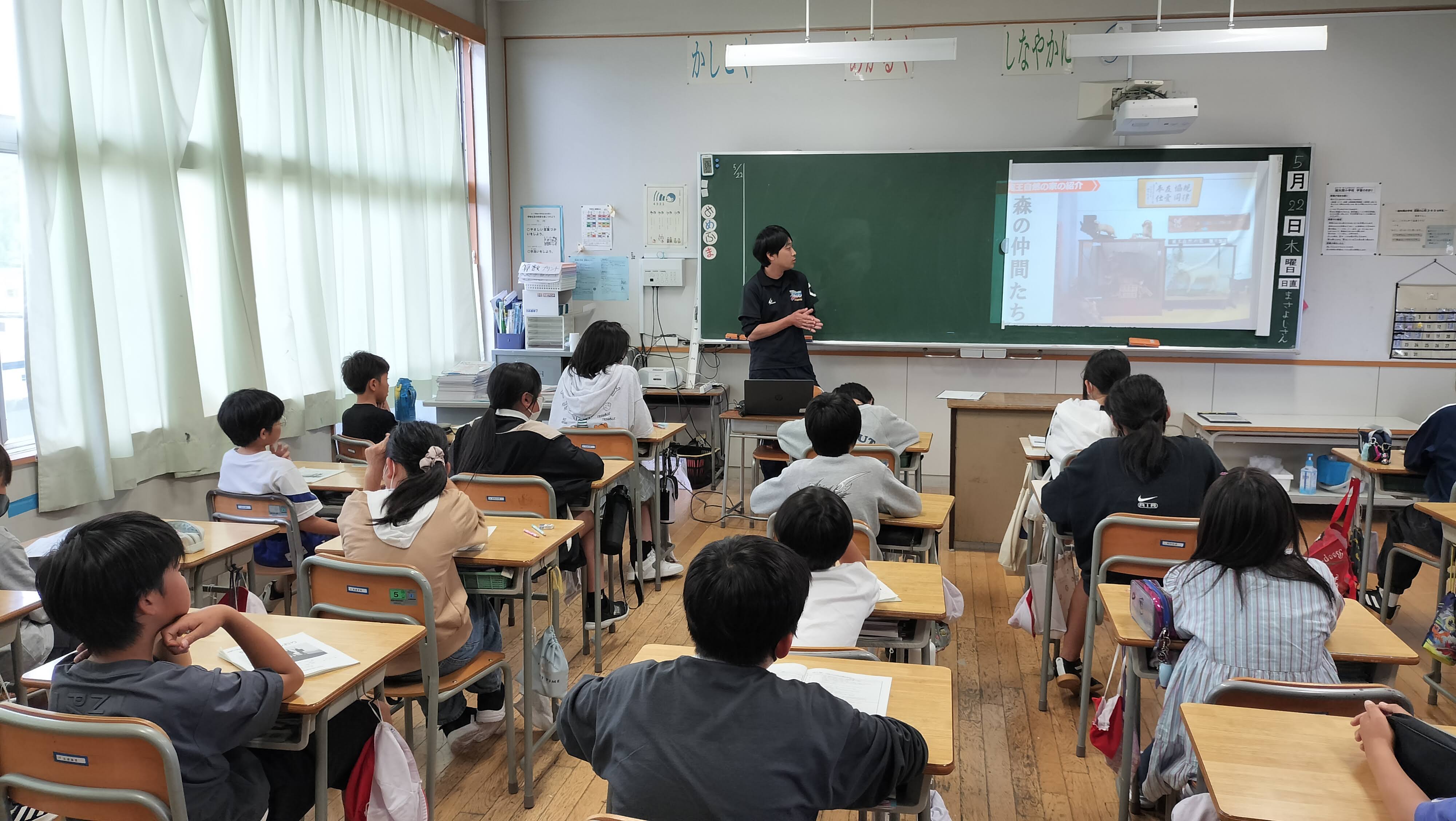 自然の家から先生をお迎えして、講話をしていただきました。