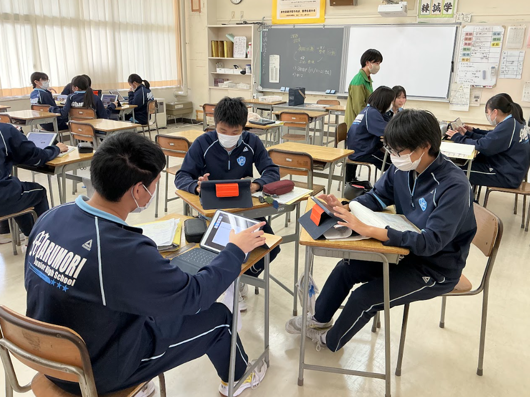 タブレットを用いた授業の様子